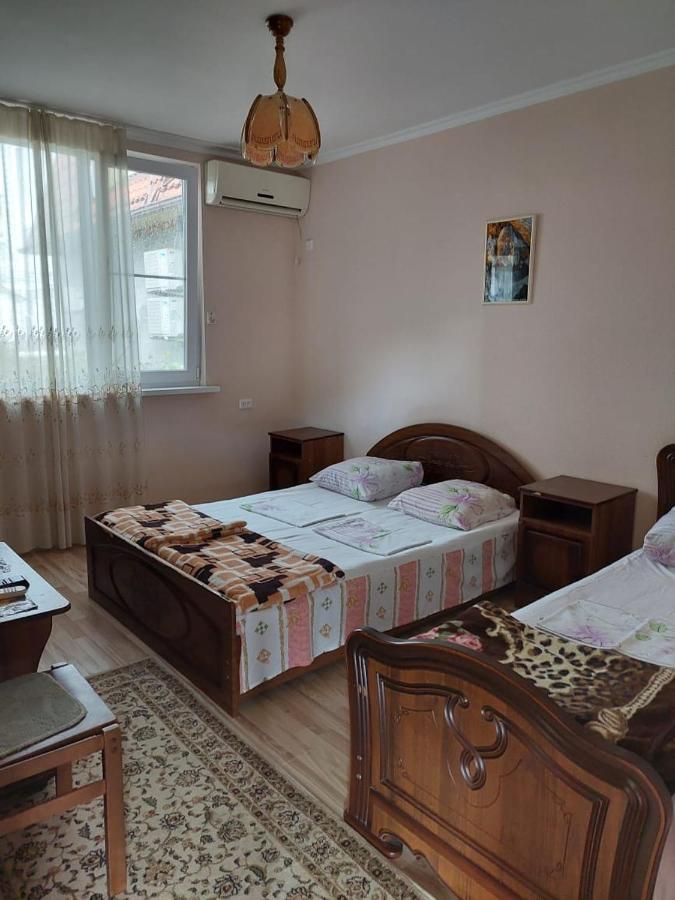Гостевой Дом Белый Лотос Gagra Exterior photo